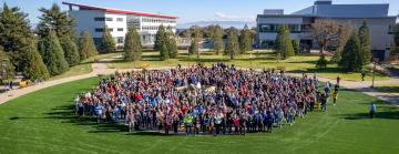 SLAC Employees gathered at the QUAD in the middle of the SLAC campus for a group photo in December 2022 