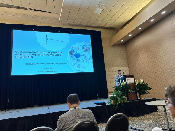 Rachita presenting her talk at NAM28.